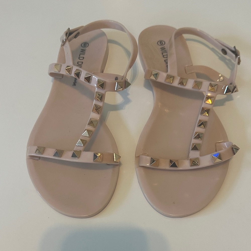 Wild Diva Light Pink Gold Studded T-Strap Sandals Summer Shoes Classy Comfy 7